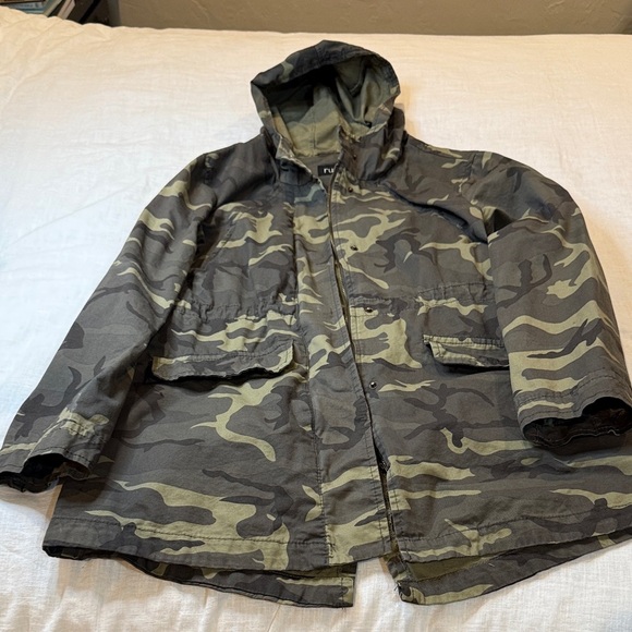 Rue21 Jackets & Blazers - Rue21 Green Camouflage Field Jacket size Large